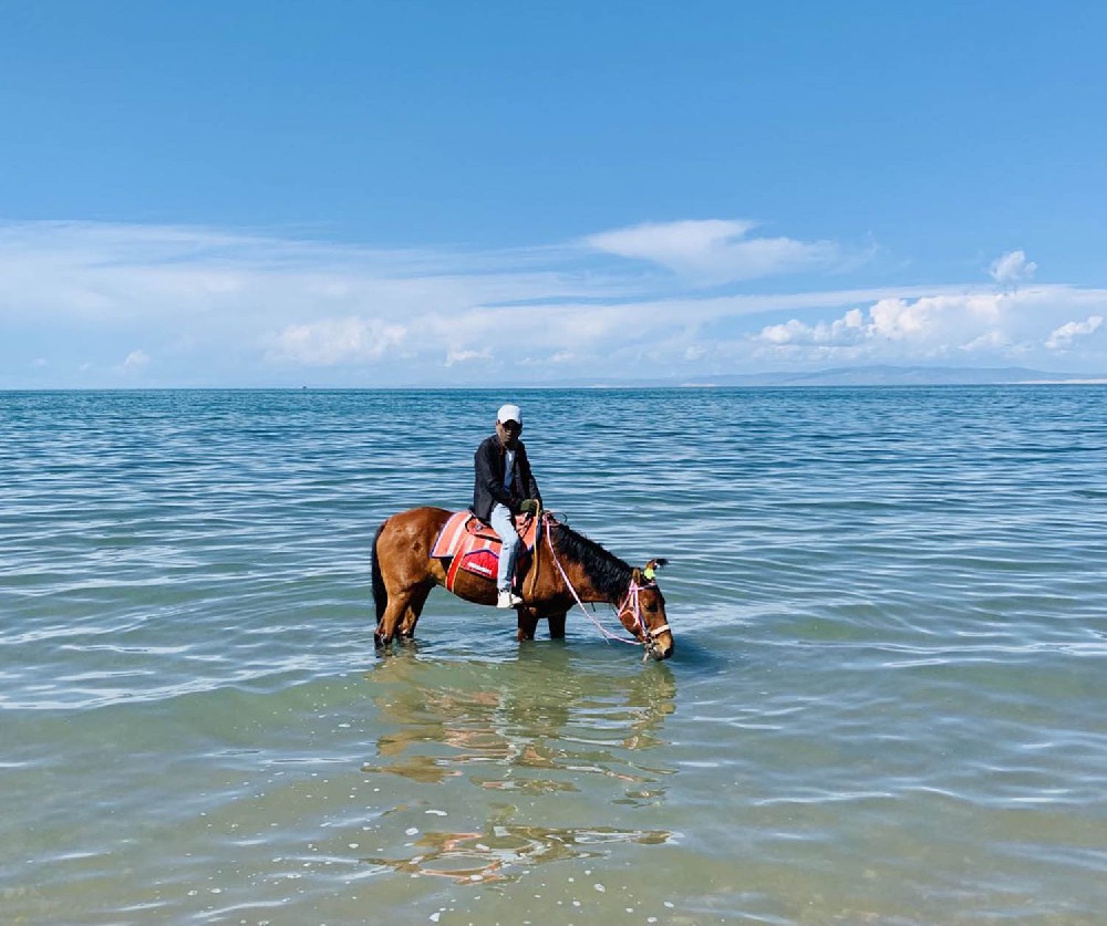 Photo taken of a horse herder by Qinghai Lake in 2021