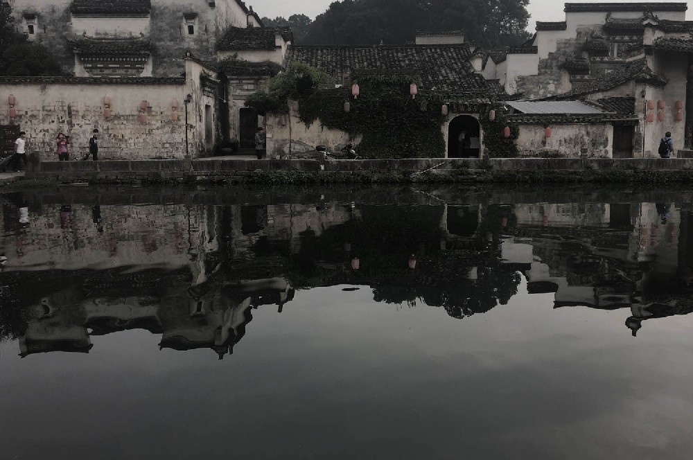 Photographed in 2018 in the courtyard of Anhui Hongcun Hui style residence