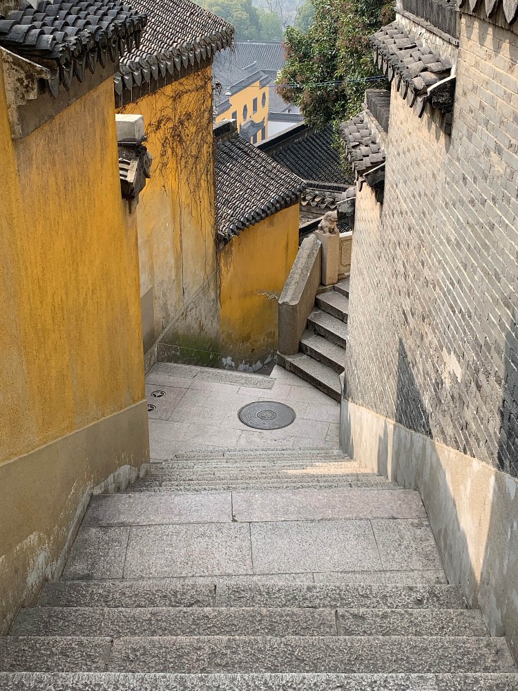 Photo taken on the Jinshan Temple Trail in Zhenjiang in 2020